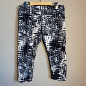 Tuff‎ Athletics Women's Activewear Capri Leggings Gray White Geo Print L Yoga